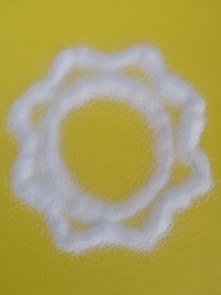 kształt kwiatka wysypany solą